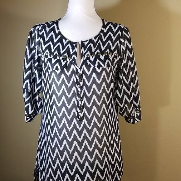 Angie Black and White Top 💕 - Picture 2 of 8